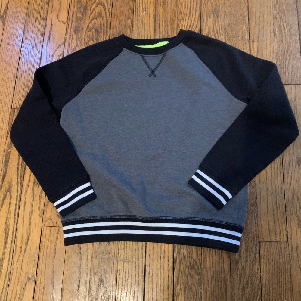 Boys crew neck sweatshirt size L